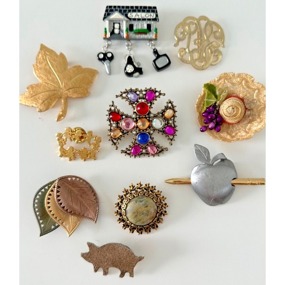 The Unbranded Brand Jewelry - Brooch Lot Pig Apple Leaf Straw hat Salon Gold Tone Mixed Stunning Set of 10